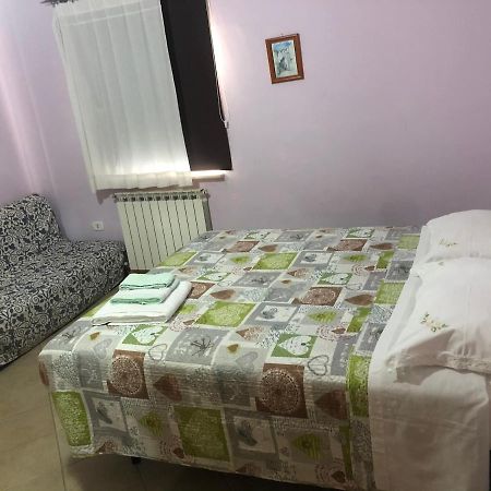 B&B Il Medioevo Pesche Exteriör bild