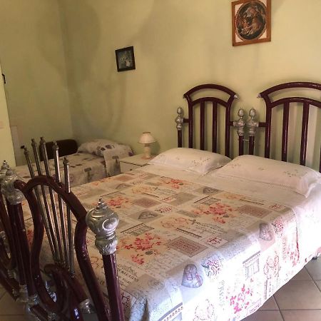 B&B Il Medioevo Pesche Exteriör bild