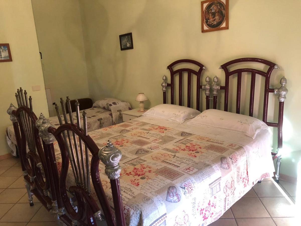 B&B Il Medioevo Pesche Exteriör bild