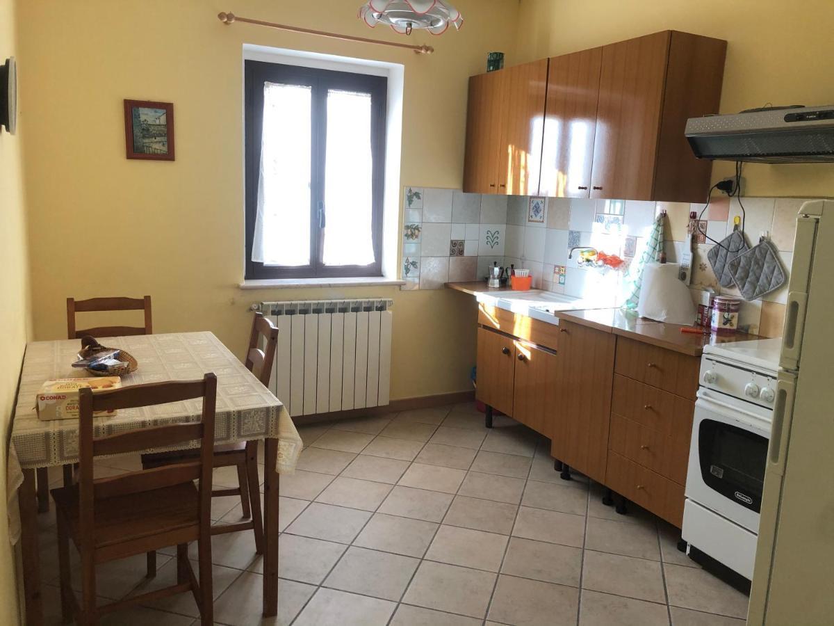 B&B Il Medioevo Pesche Exteriör bild